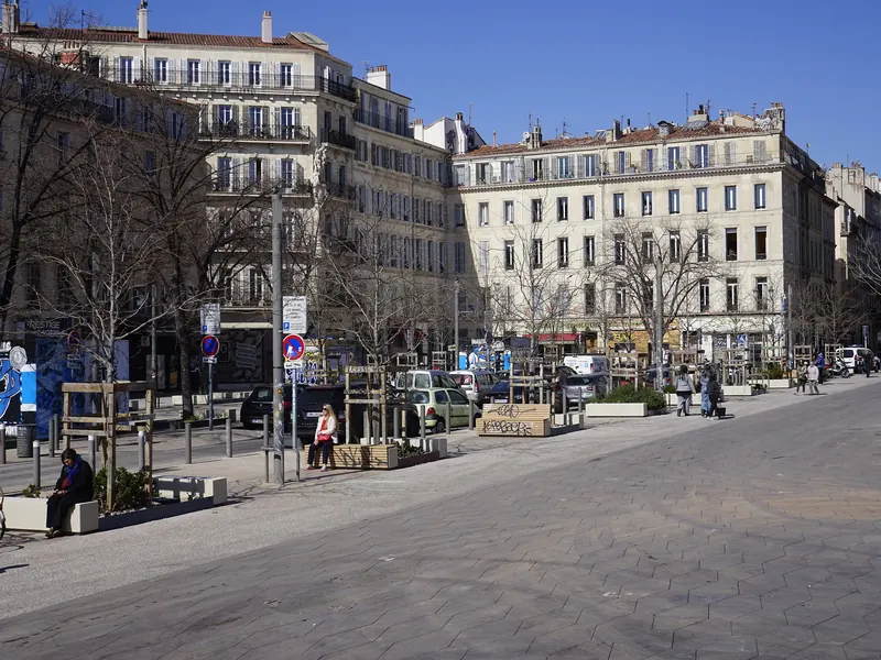 Immeubles de la place Jean-Jaurès (la Plaine), à la limite du 5e arrondissement de Marseille